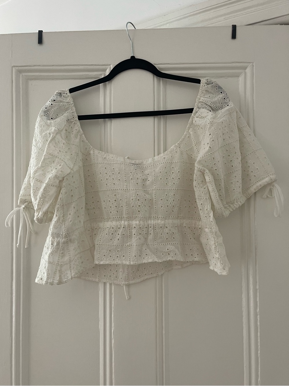 GANNI Light Broderie Anglaise Cropped Top - Picture 4 of 5